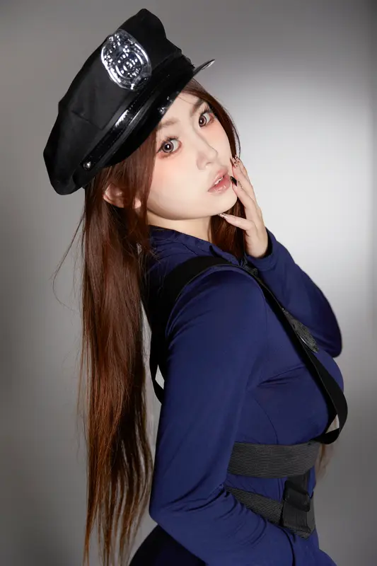 [YITUYU艺图语]2025.02.25 辣妹女警写真 CARLEE是77呀 13